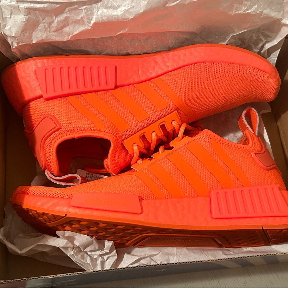 ‼️Price Drop‼️ 🥇 offer being accepted               Adidas NMD_R1 Shoes